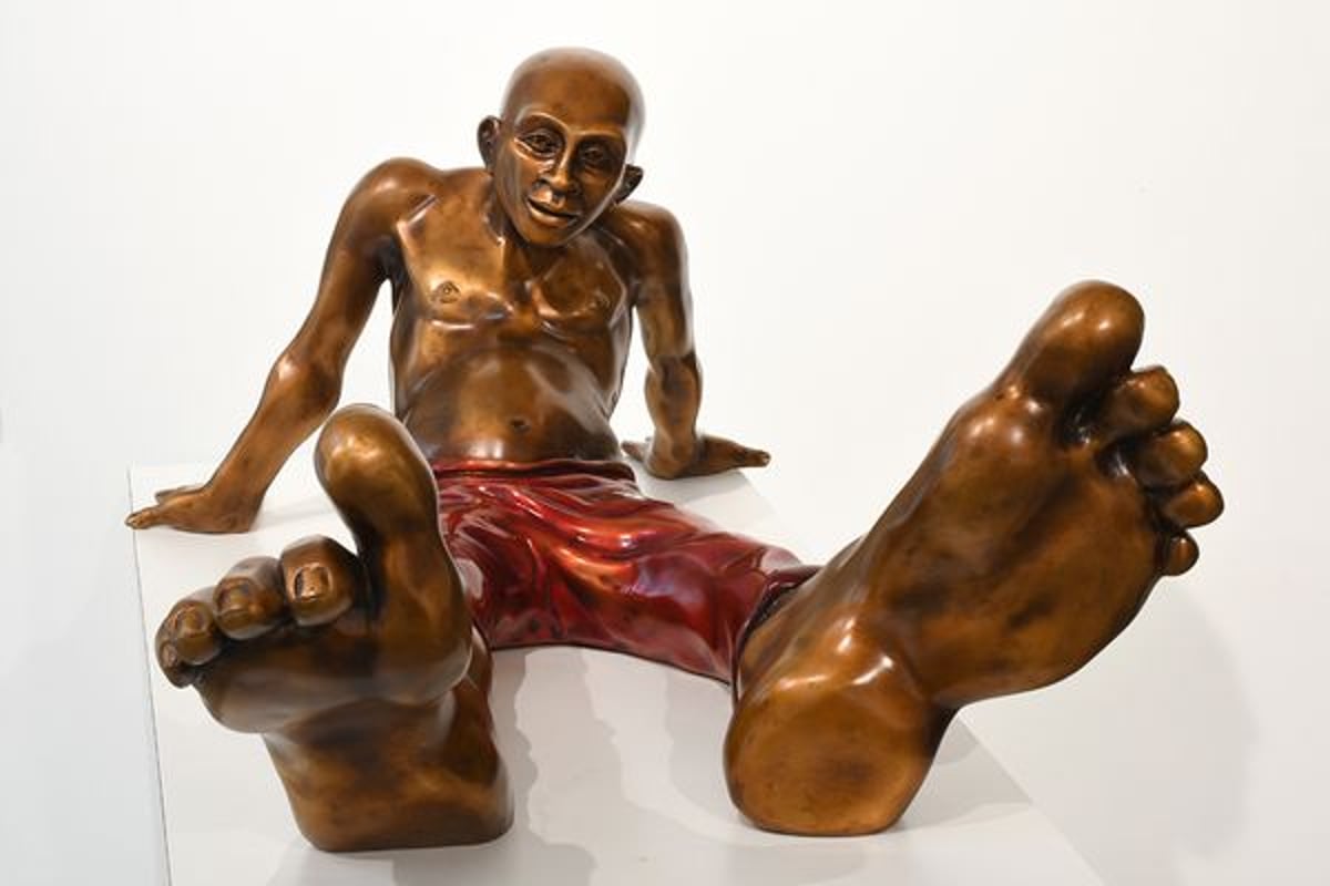 Bigfoot 36 Bronze with red pants