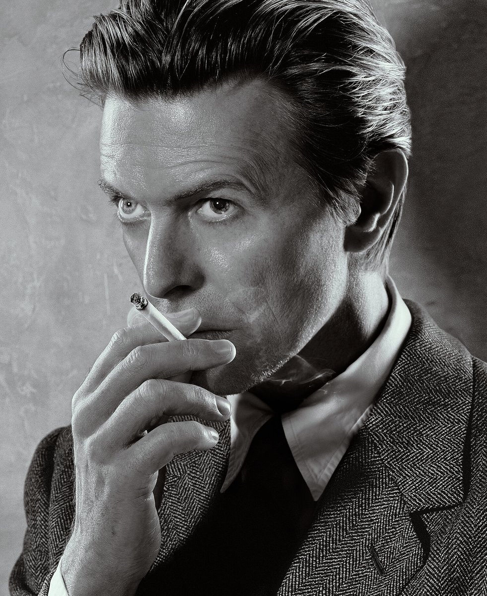 David Bowie : Smoking, B&W (large)