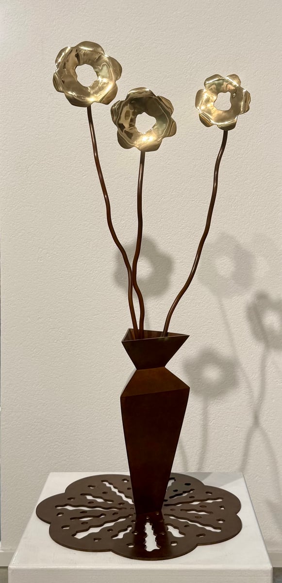 Pot aux fleurs dorées