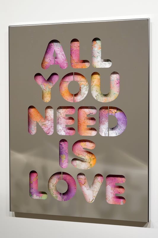 ALL YOU NEED IS LOVE néon