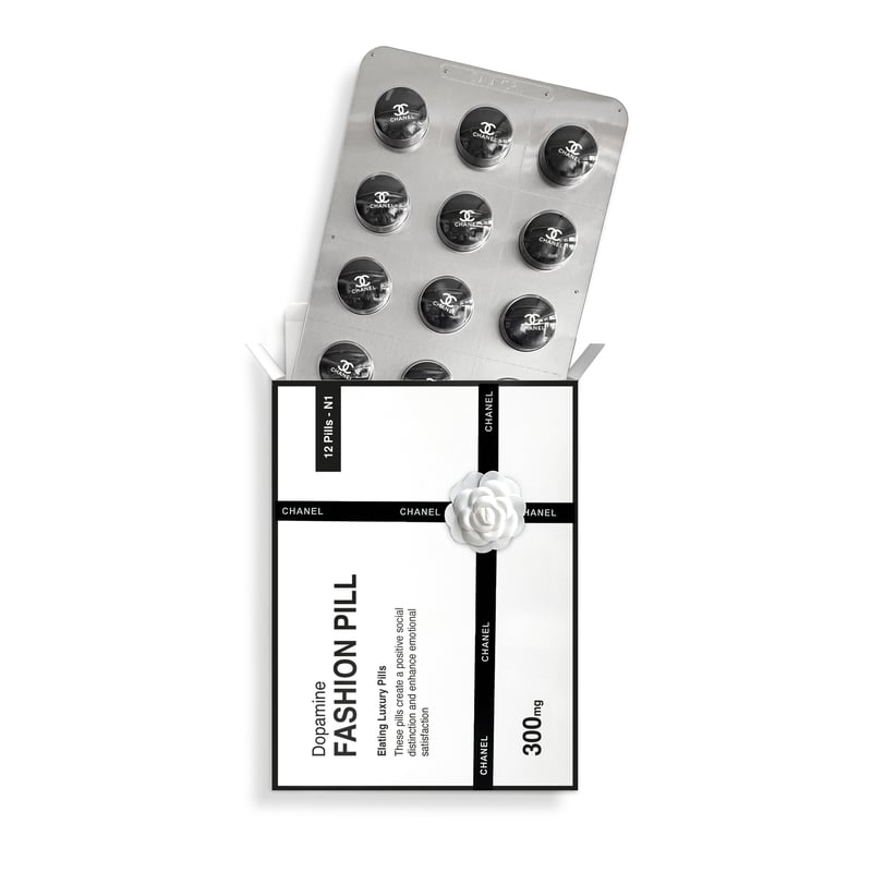 Free Standing : Fashion Pill – Chanel 2 - white