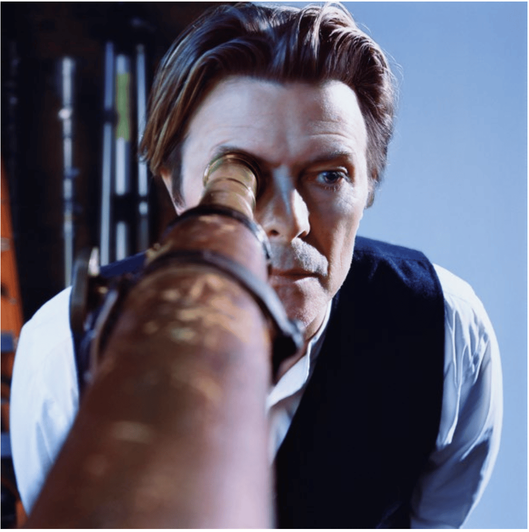 David Bowie : Seeing you from afar (medium)