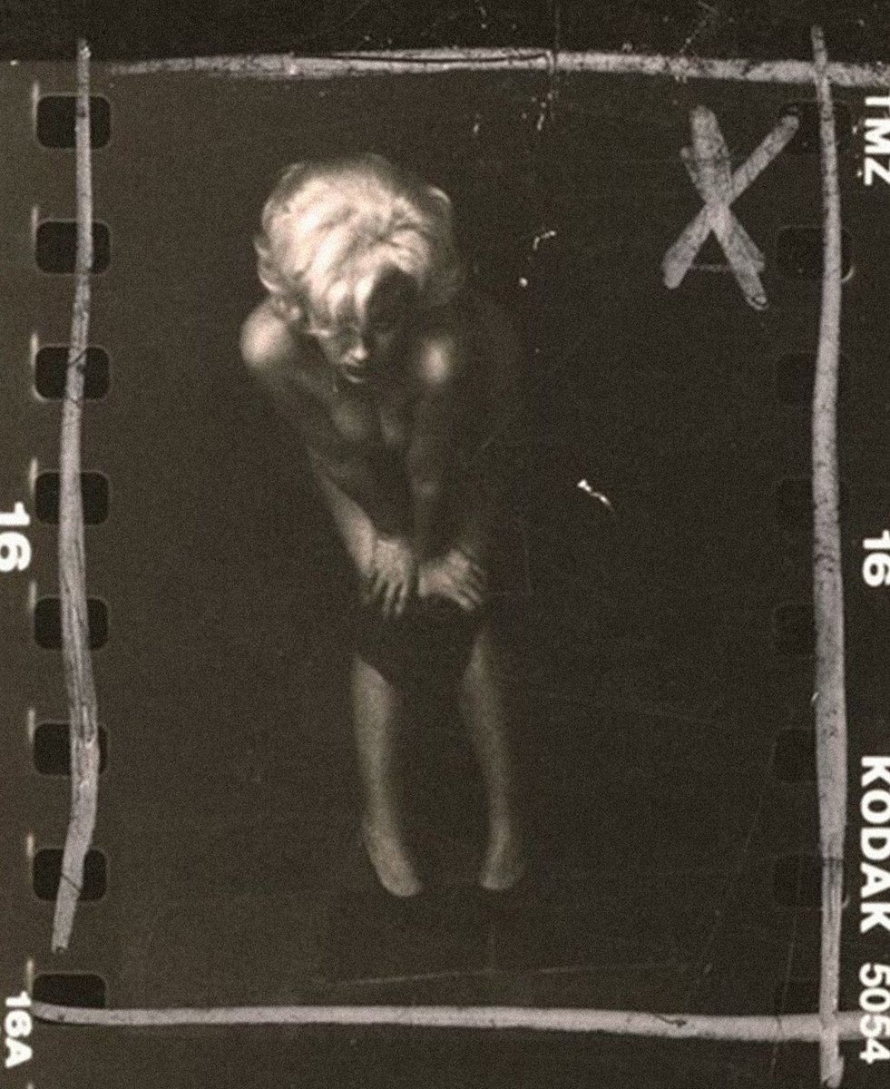 Marilyn Undresses