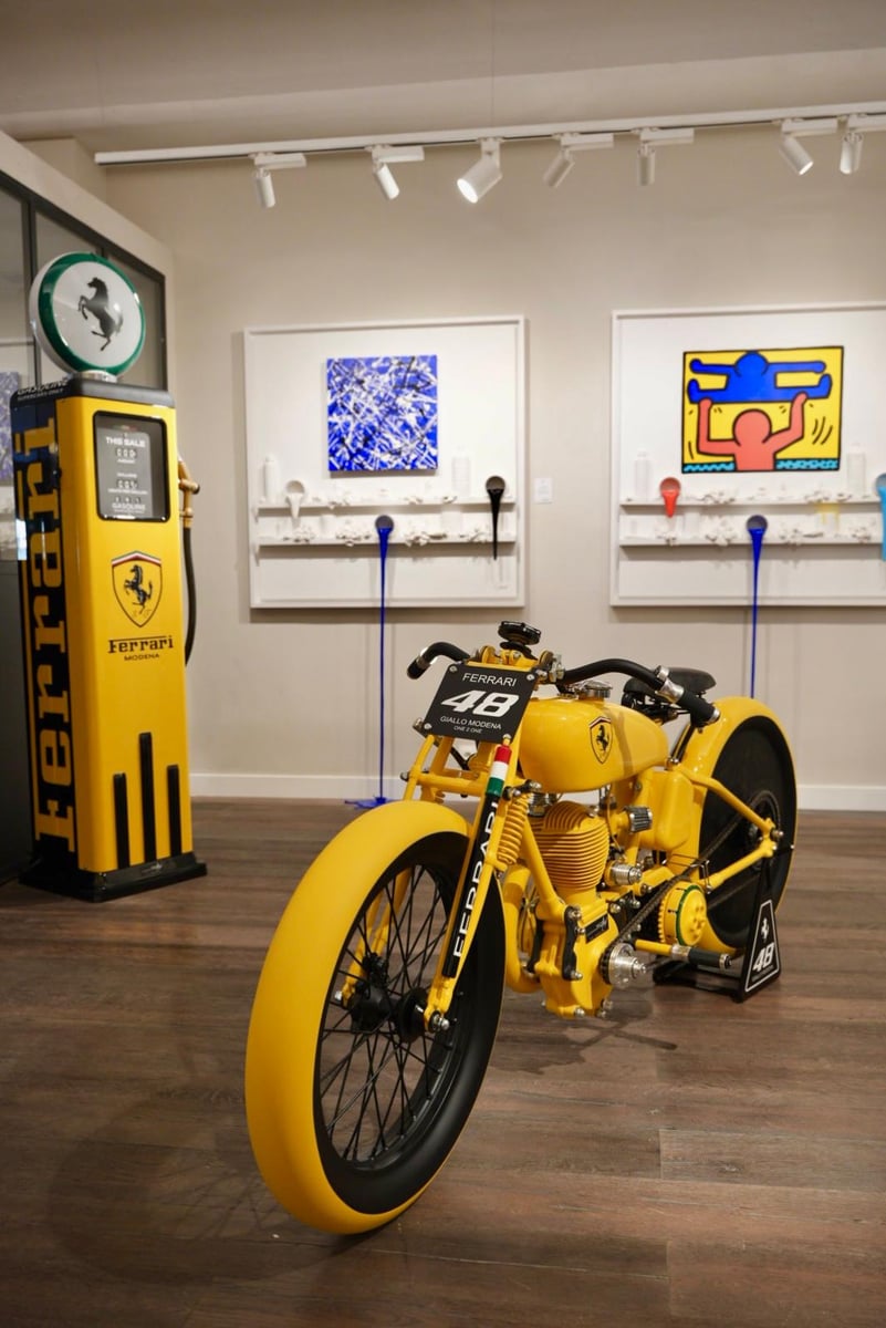 Moto Ferrari Jaune
