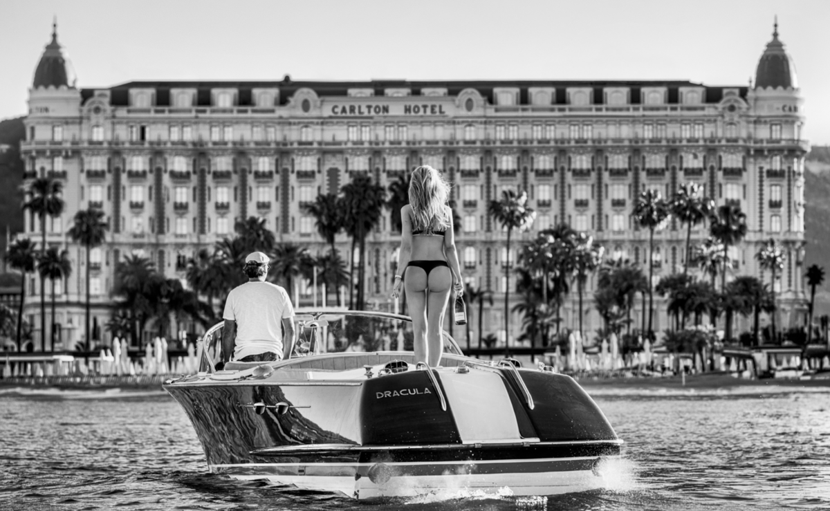 Carlton - B&W