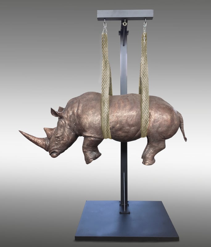 Il peso del tempo sospeso (rinoceronte monumentale)