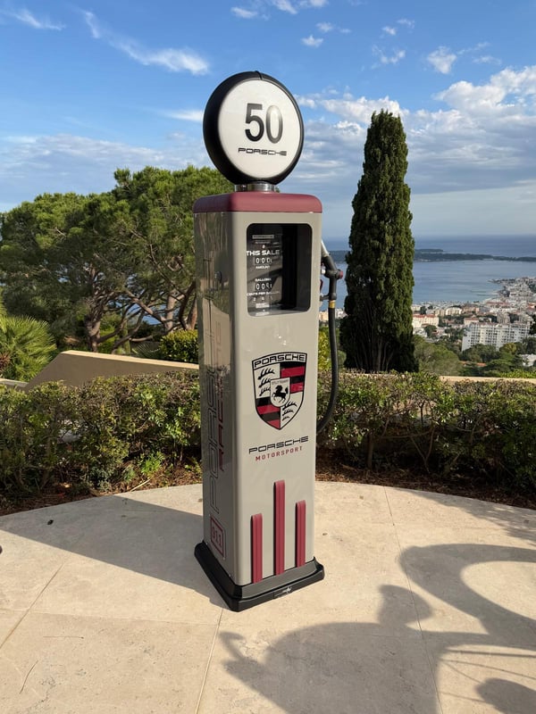 Pompe à essende Porsche grise
